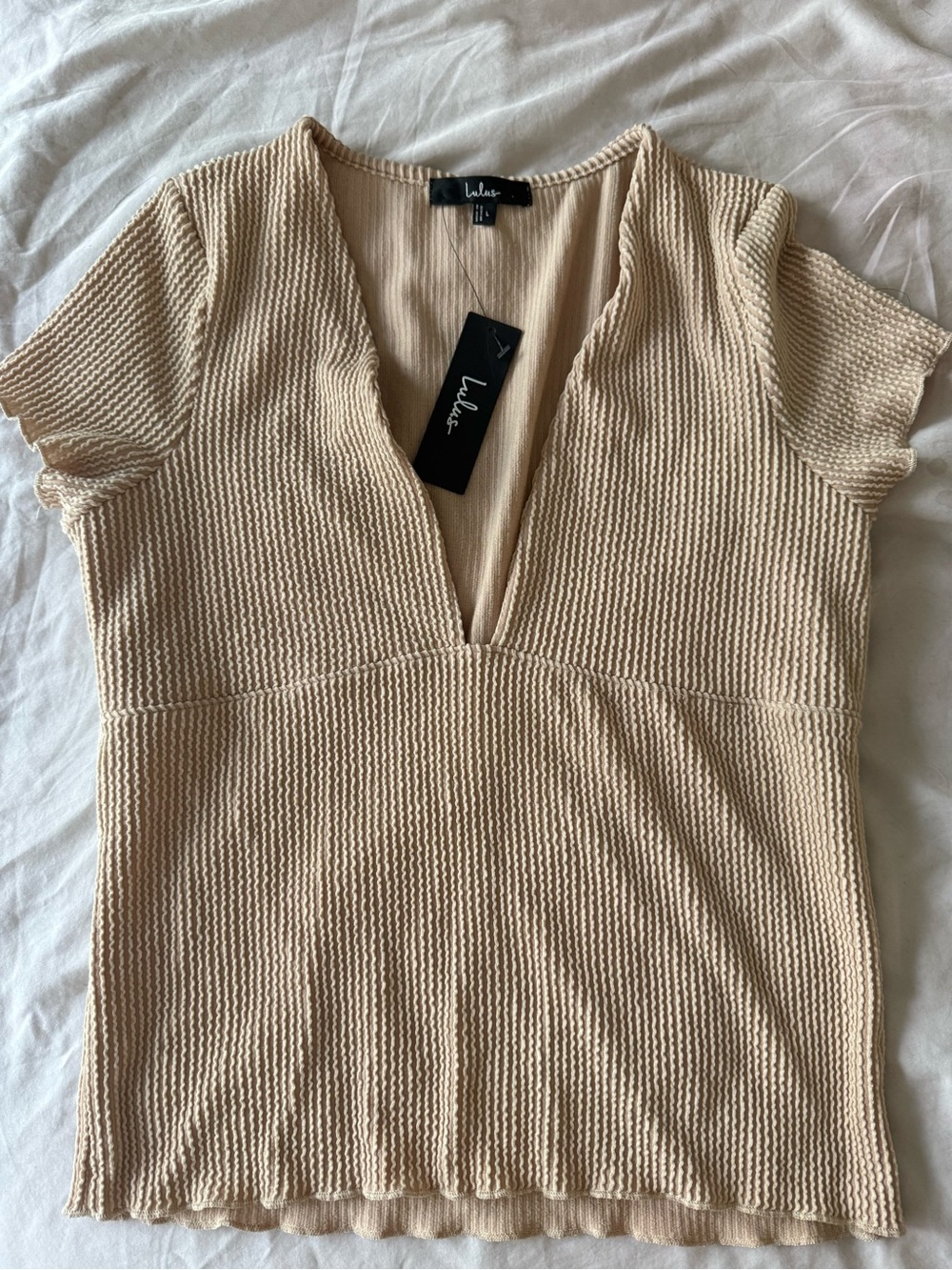NWT Lulu's Beige Ribbed V-Neck Short Sleeve Top